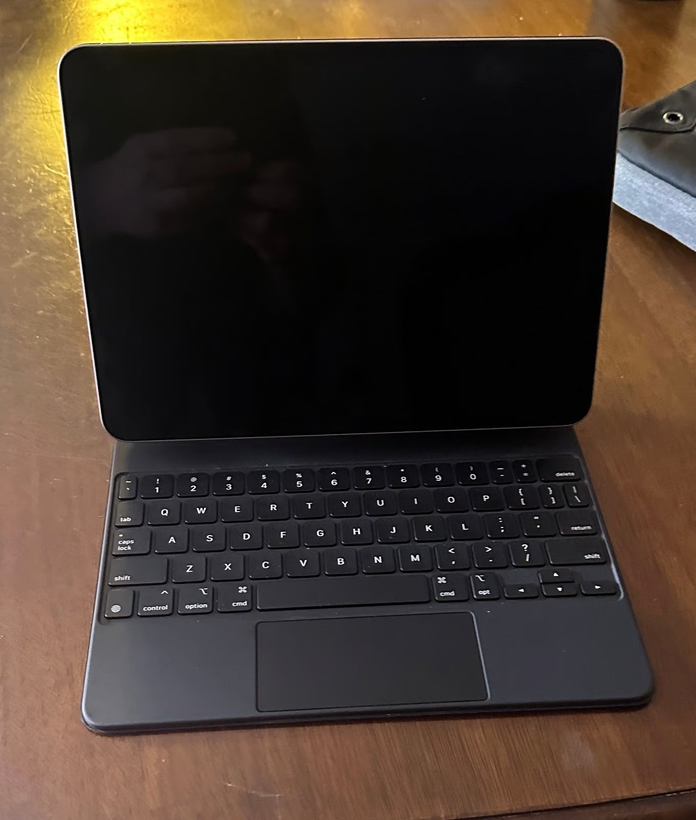 iPad Pro 11 inch gen4 128gb with apple Magic Keyboard 6J73