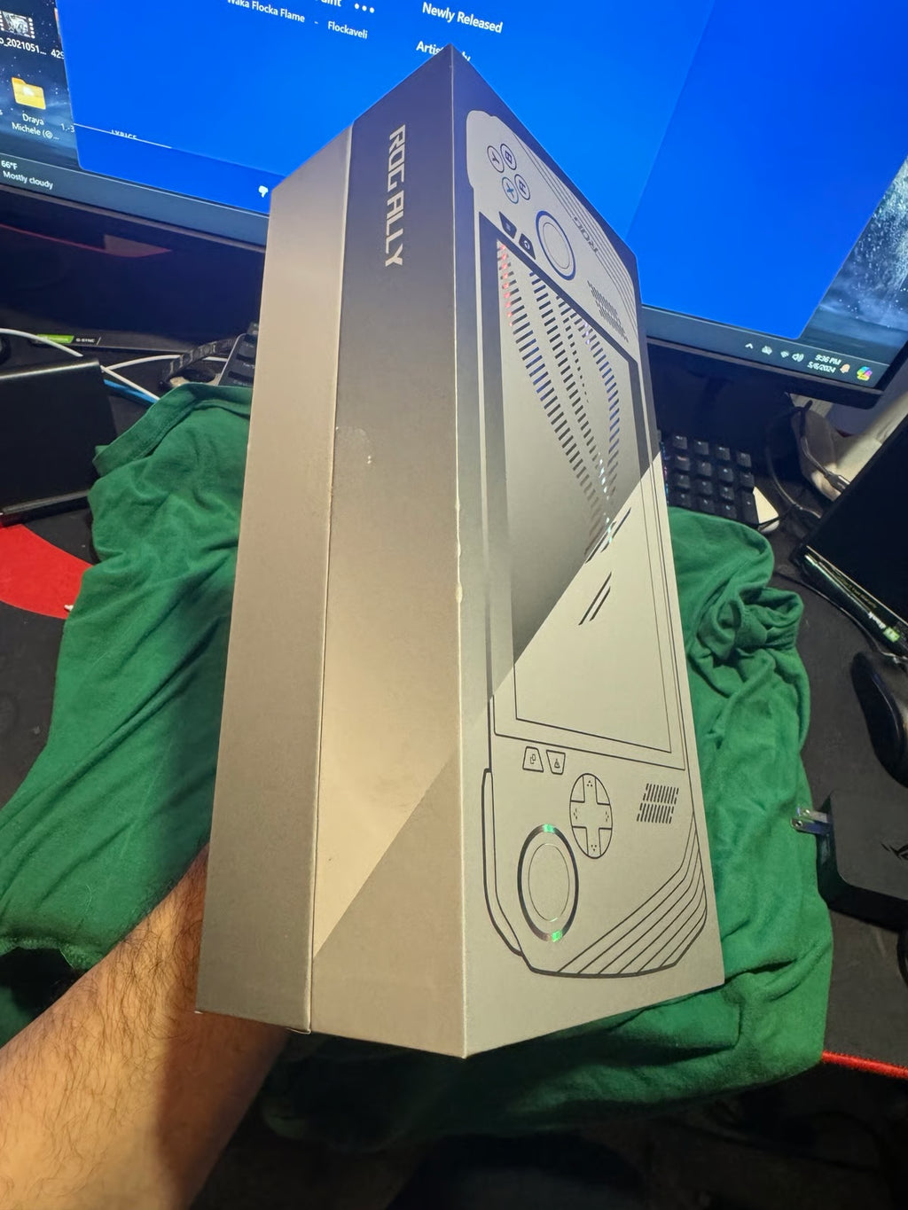 ASUS - ROG Ally 7"" 120Hz FHD 1080p Gaming Handheld - AMD Ryzen Z1 Extreme 512GB 8B99