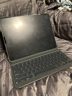 iPad Pro 12.9 in 3rd gen 256gb Bundle 5Z93