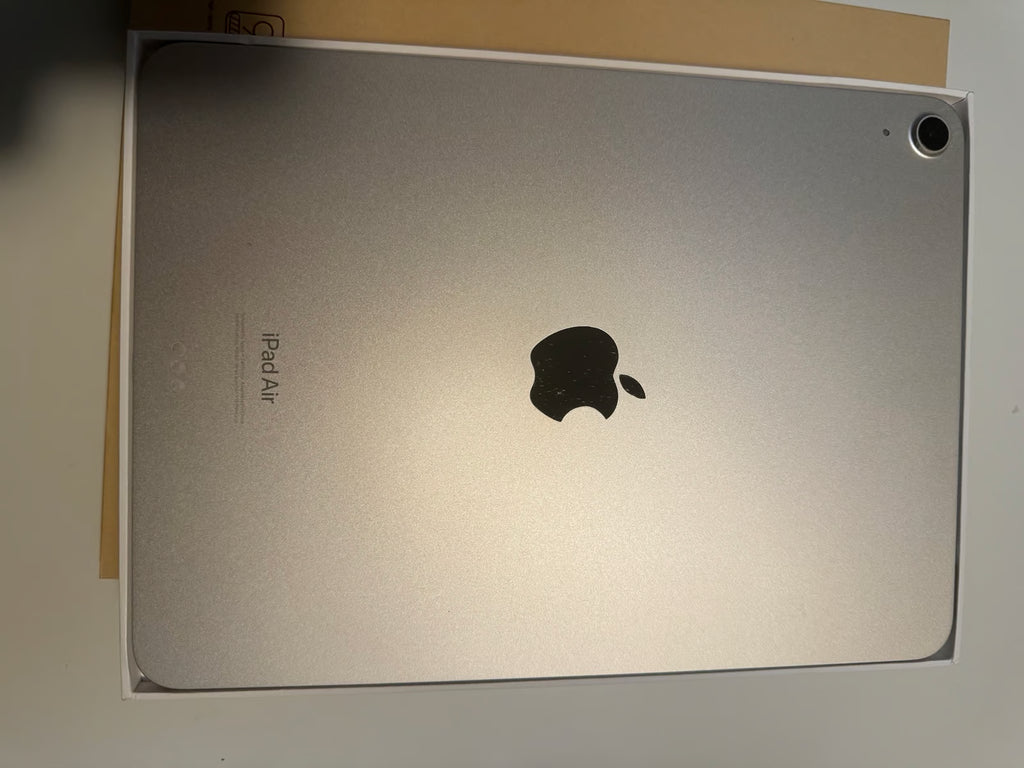 Apple 2022 iPad Air 5th Generation M1 256GB + Apple Pencil and Case 7E38