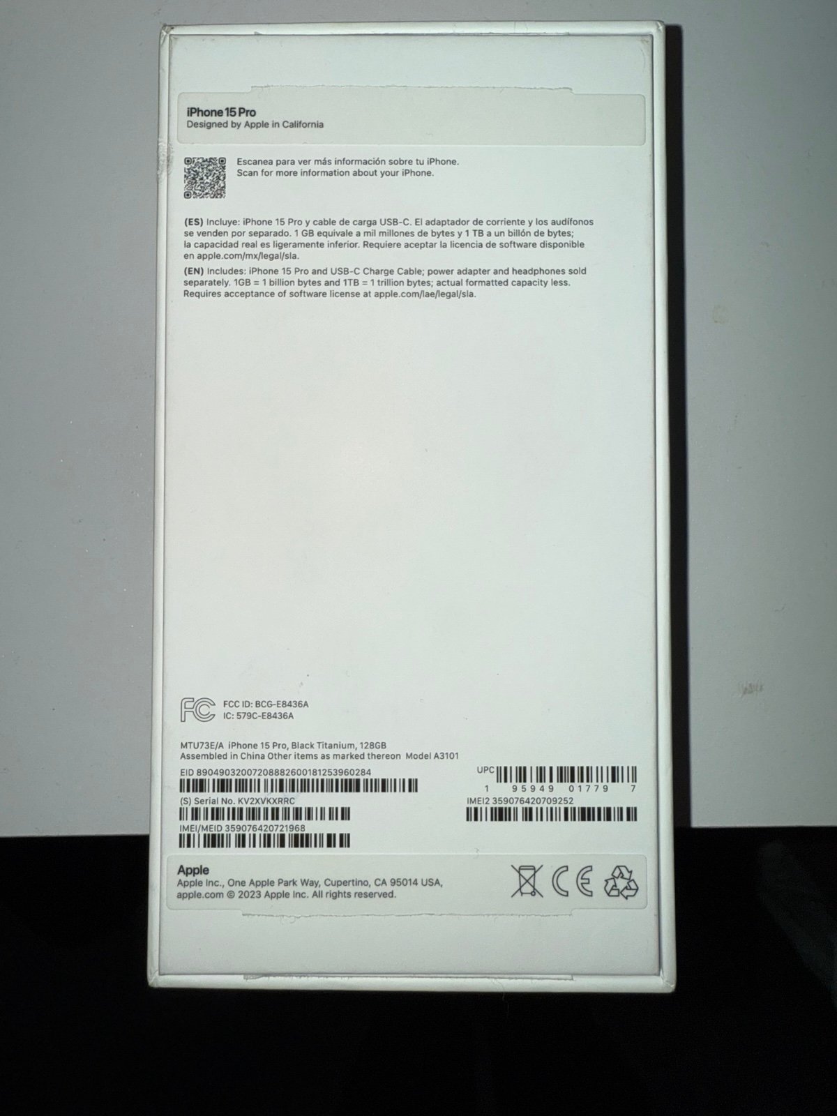 iPhone 15 pro 128 gb black with black apple case 8C12