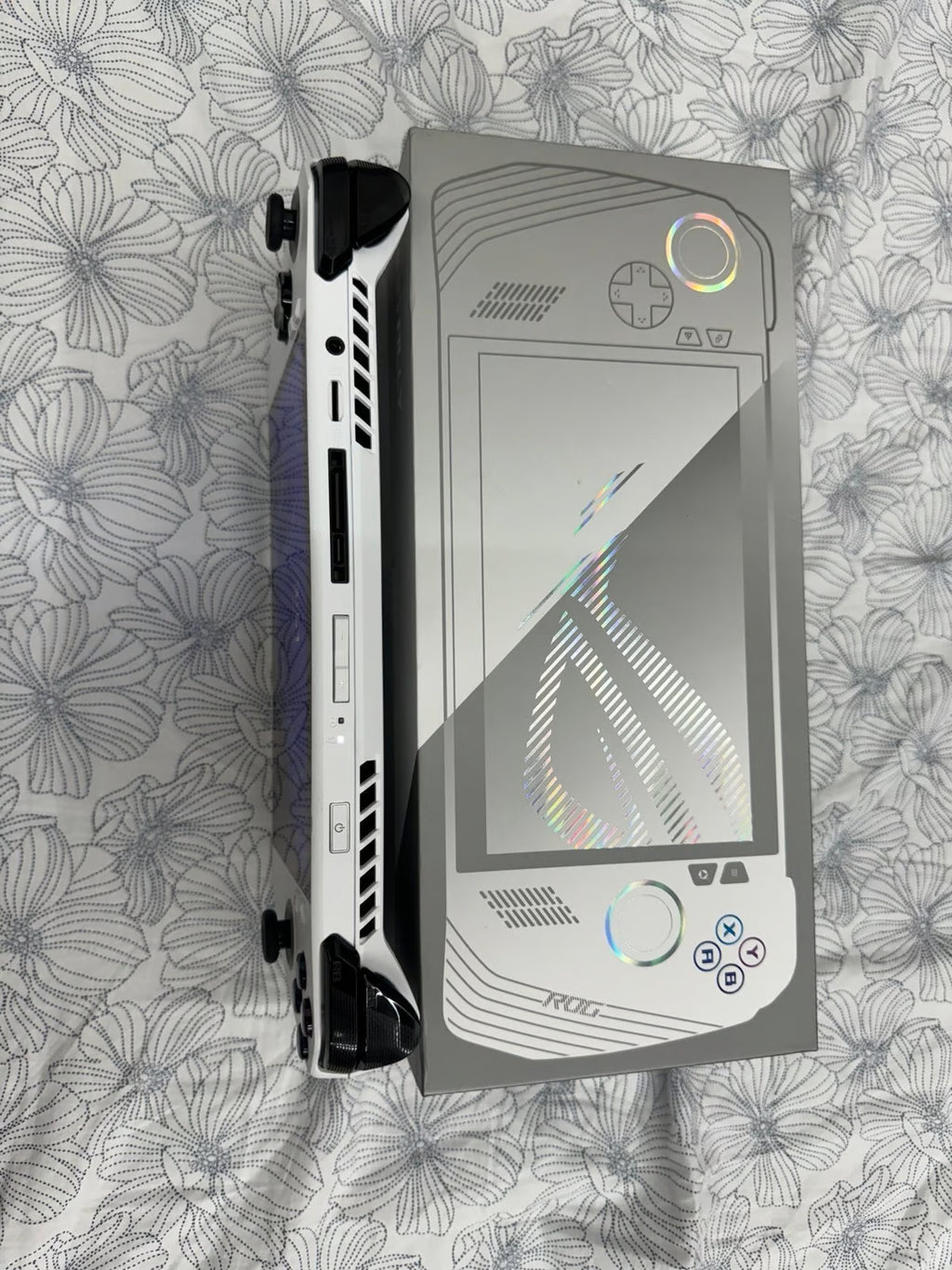 ASUS - ROG Ally 7"" 120Hz FHD 1080p Gaming Handheld - AMD Ryzen Z1 Extreme Proces 8A55