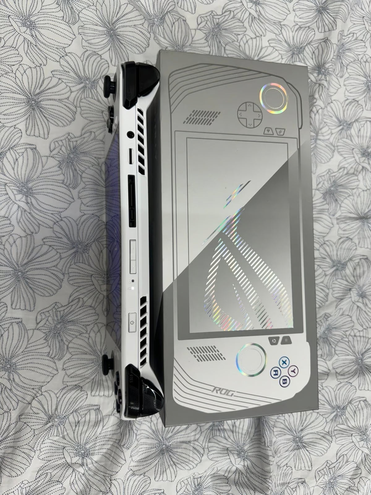 ASUS - ROG Ally 7"" 120Hz FHD 1080p Gaming Handheld - AMD Ryzen Z1 Extreme Proces 8A55