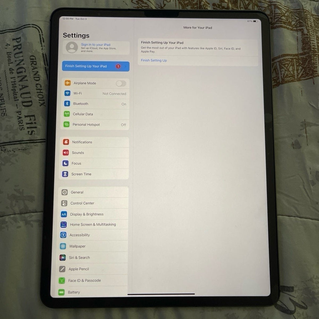 iPad 12.9 Pro UNLOCKED �?2nd generation Apple Pencil 8V28