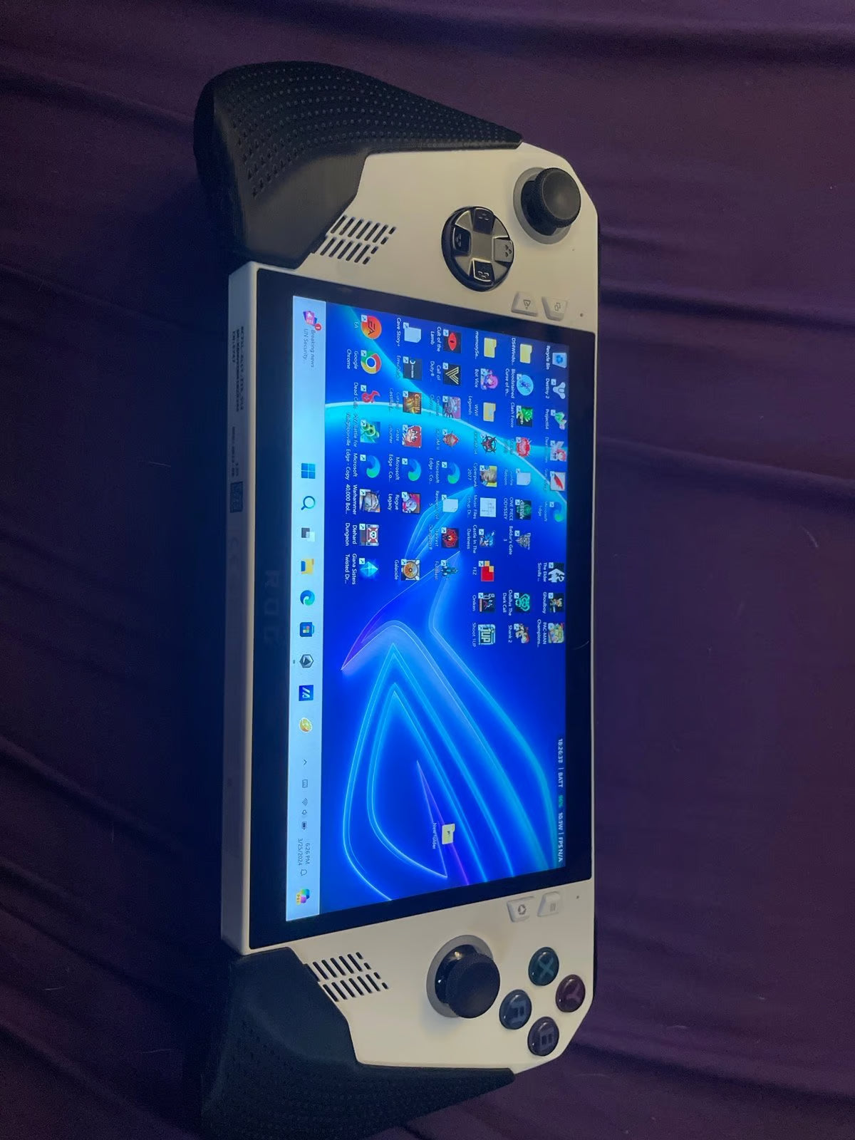 ASUS rog ally z1 extreme with 1tb ssd 7W92