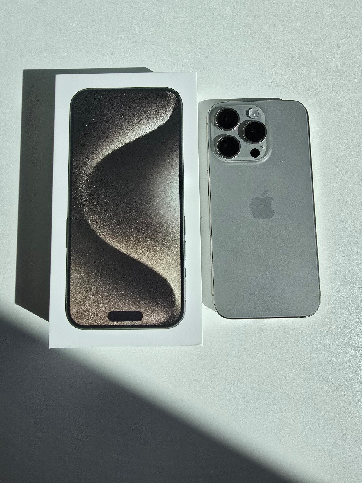 Apple iPhone 15 pro unlocked 9U36