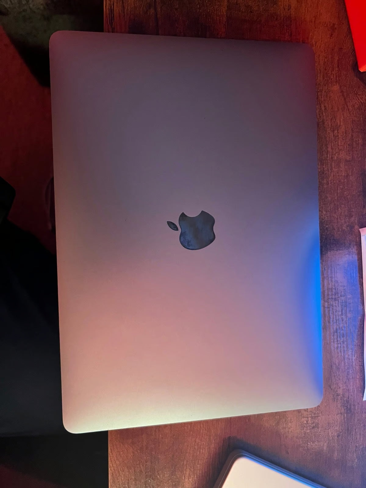 MacBook Air 13 inch m1 chip 8gb 7Y69