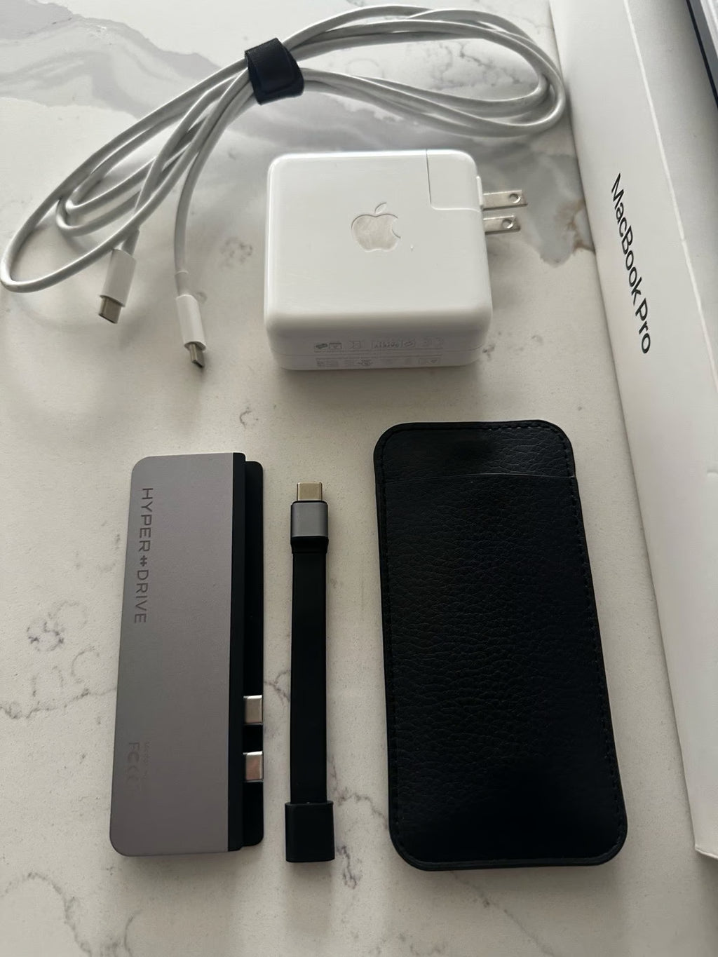 2020 MacBook Pro 13in 8Z77