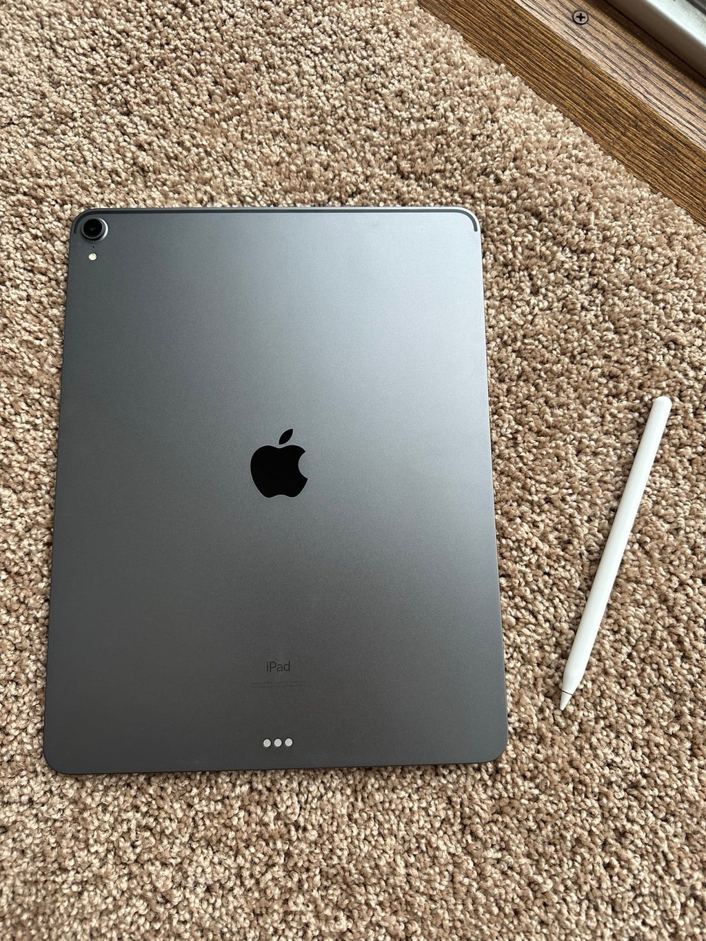 iPad Pro 12.9 inch 512gb (3rd generation) with IPad Pencil and case 9K98