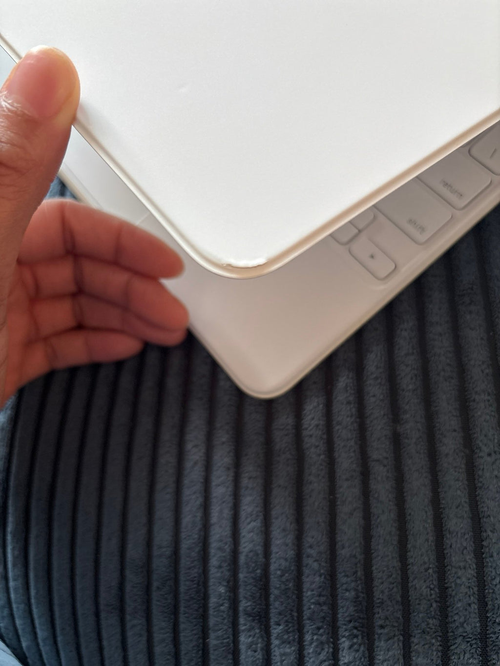 Apple iPad Pro 5th Generation 12.9 inch 256 GB in silver with Magic Keyboard 9F28