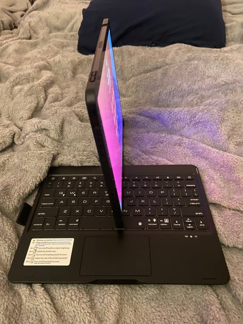 Apple Ipad Air 4th Generation w/ lighted 9G32