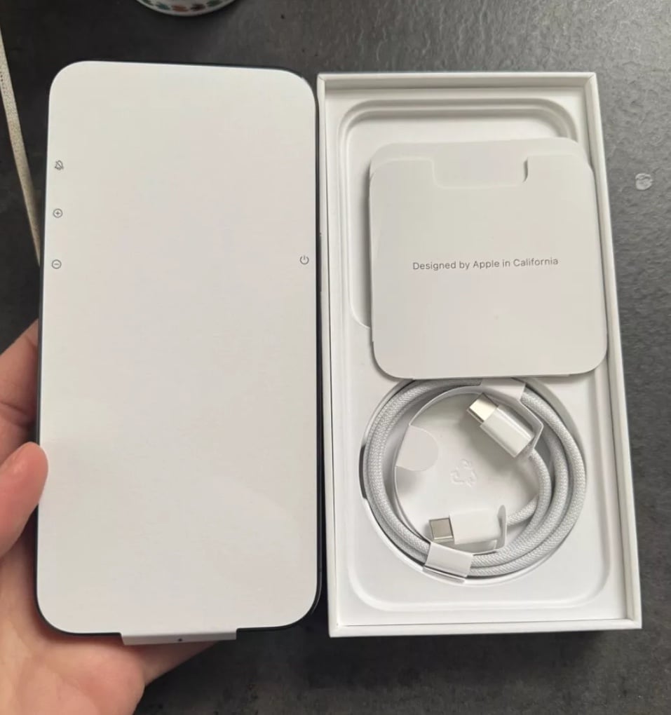 iPhone 15 pro max 1B factory unlocked 7G17