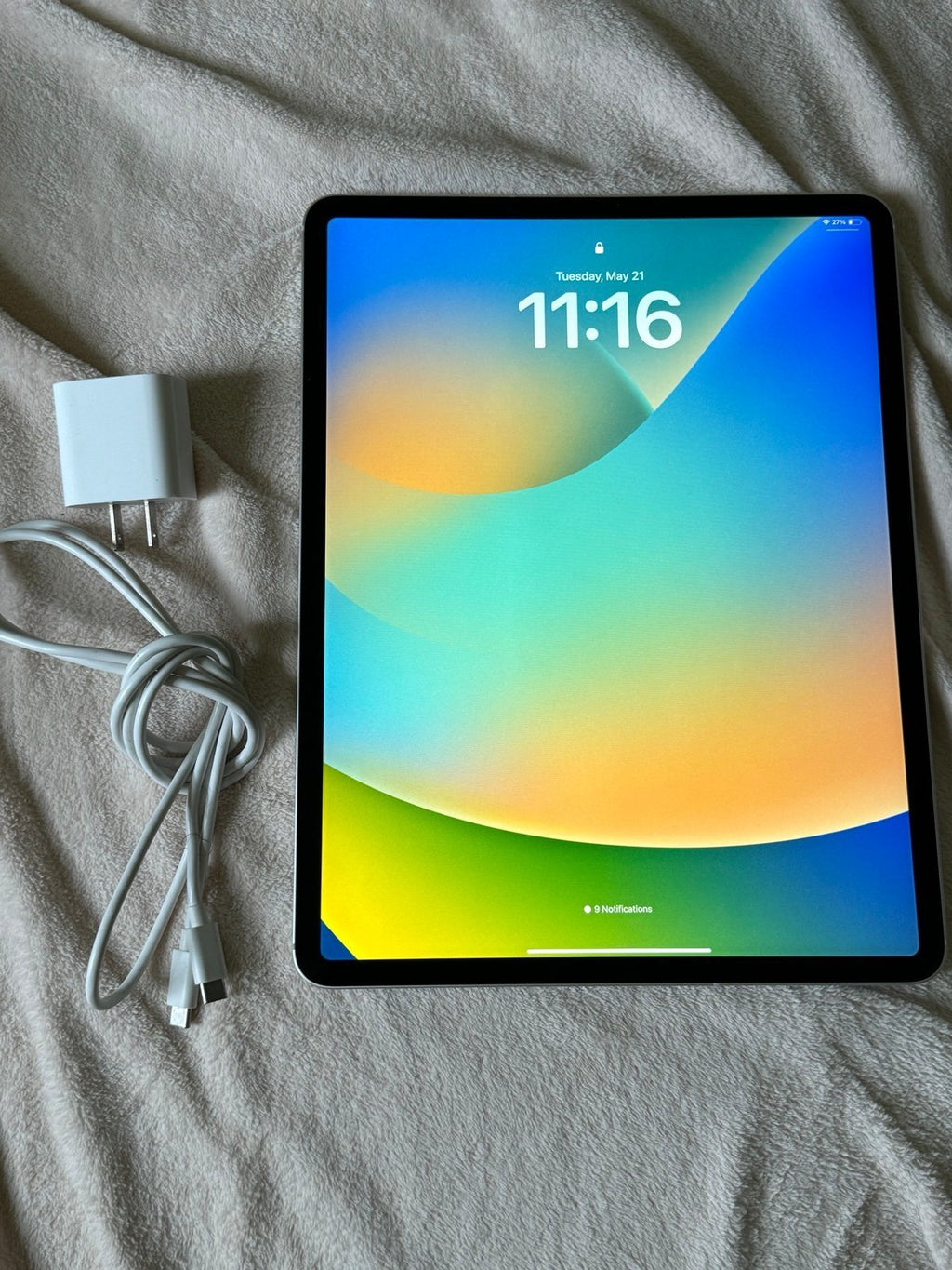 Apple 4th gen iPad Pro 12.9 cellular 1O27