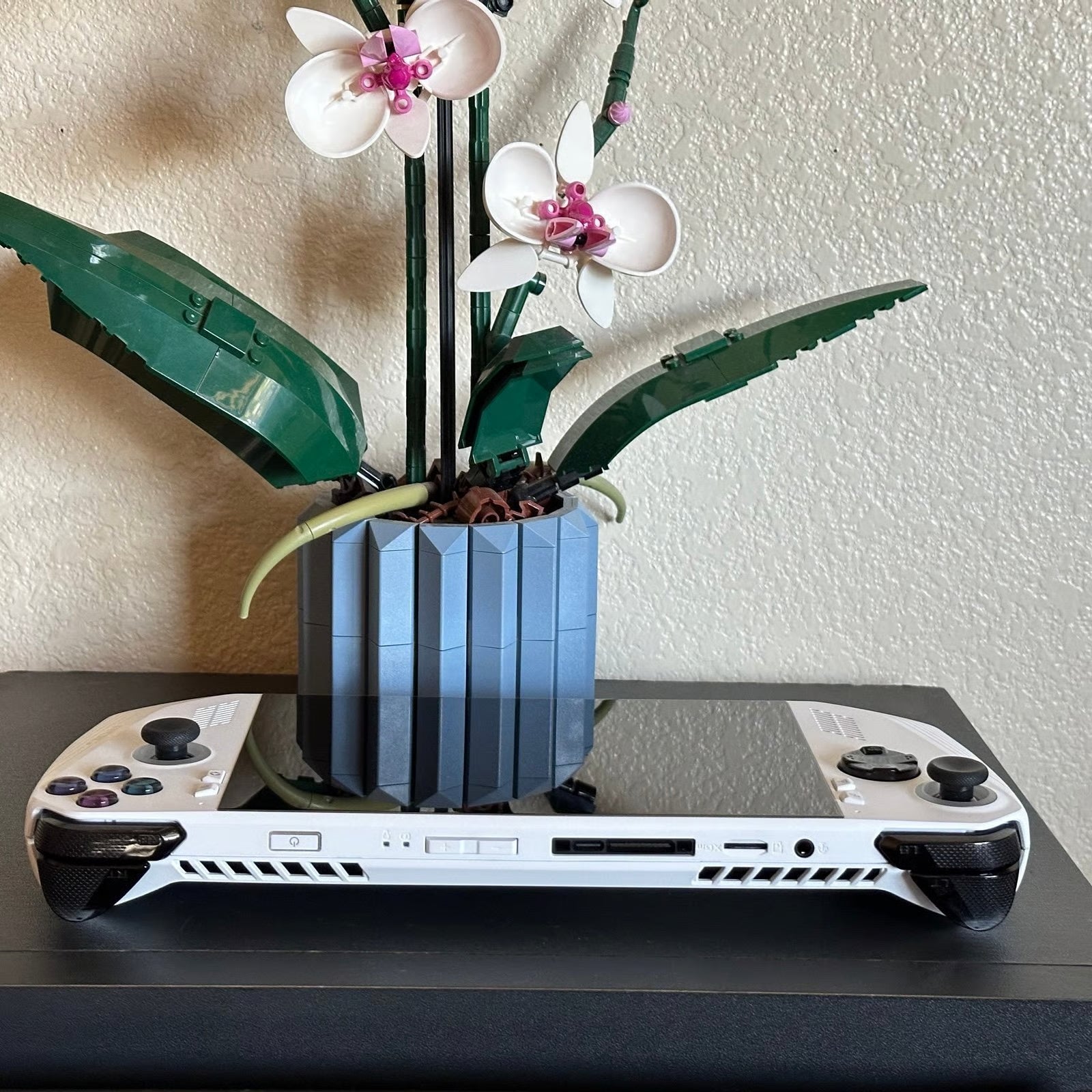 ASUS ROG Ally 7"" 120Hz FHD 1080p Gaming Handheld AMD Ryzen Z1 Extreme Z1X CPU 8Z72