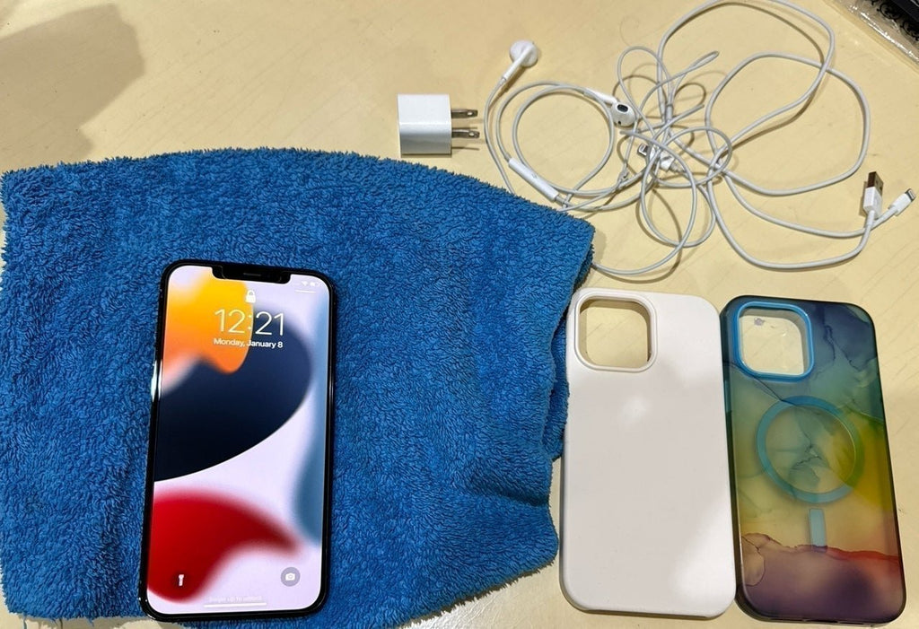 Apple iPhone 12 Pro Max 256 GB in Pacific Blue 6U78