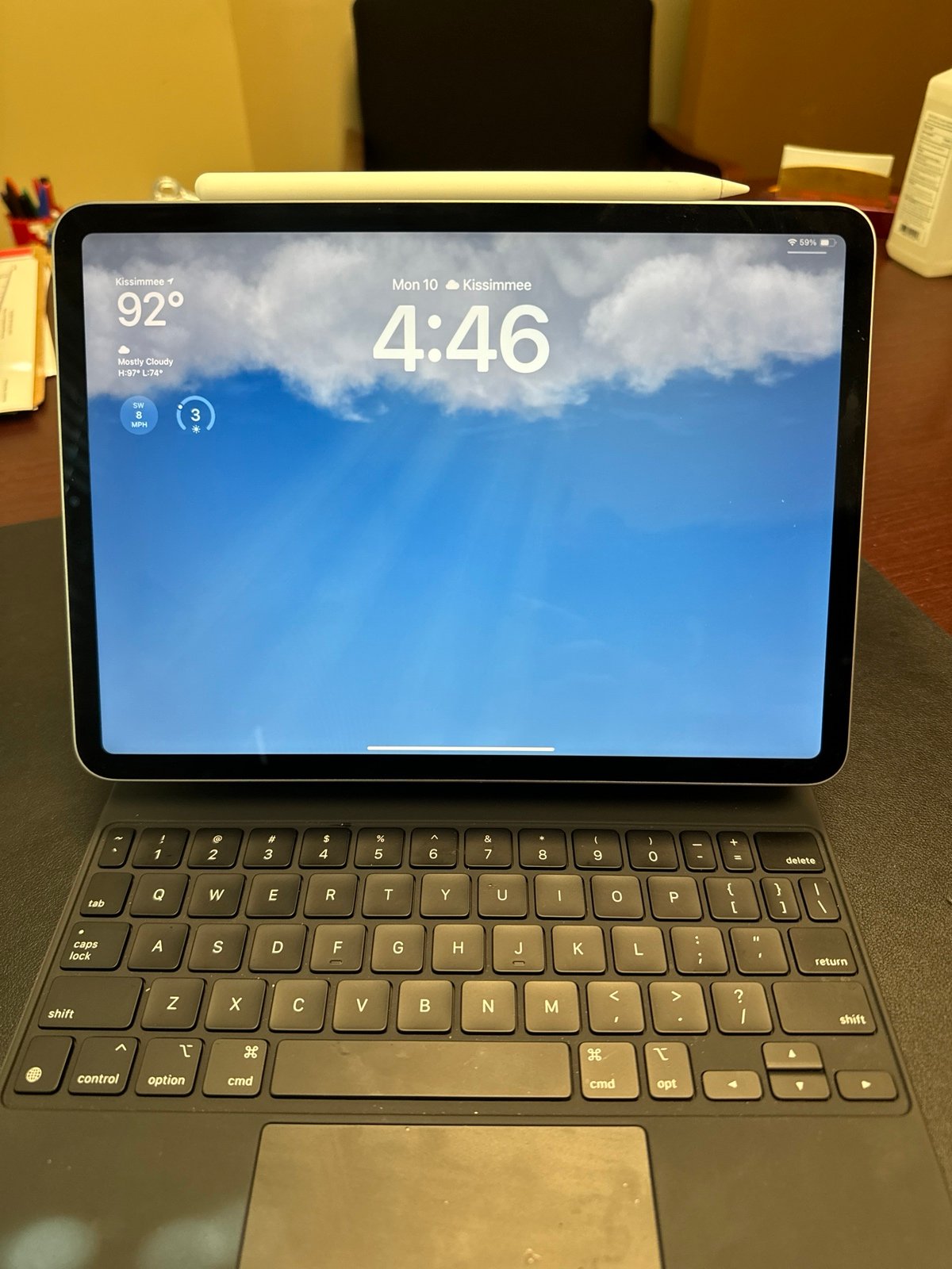 Apple iPad Pro 4th Generation M2 chip WiFi 256GB Space Gray WITH ACCESSORIES 8Q69