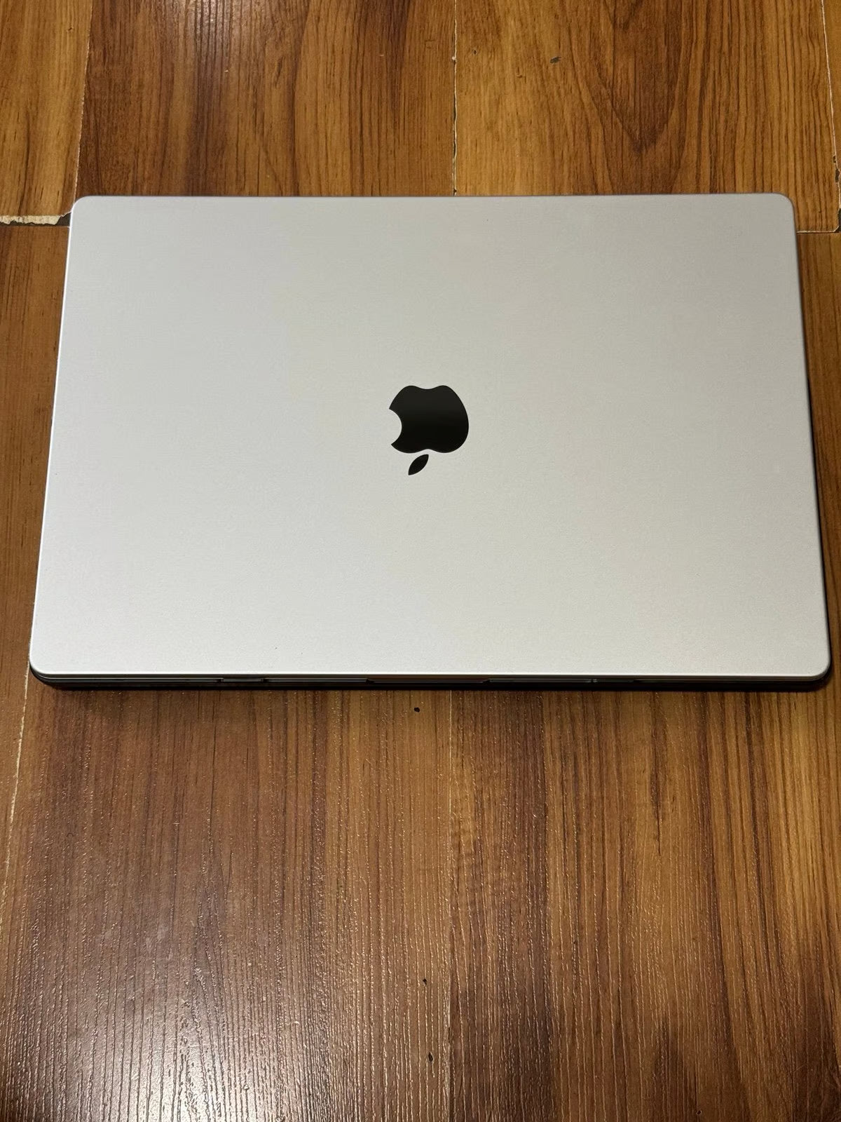 Apple Macbook Pro A2485 16in.  M1 Max 3.2 GHz  1TB SSD 2J95
