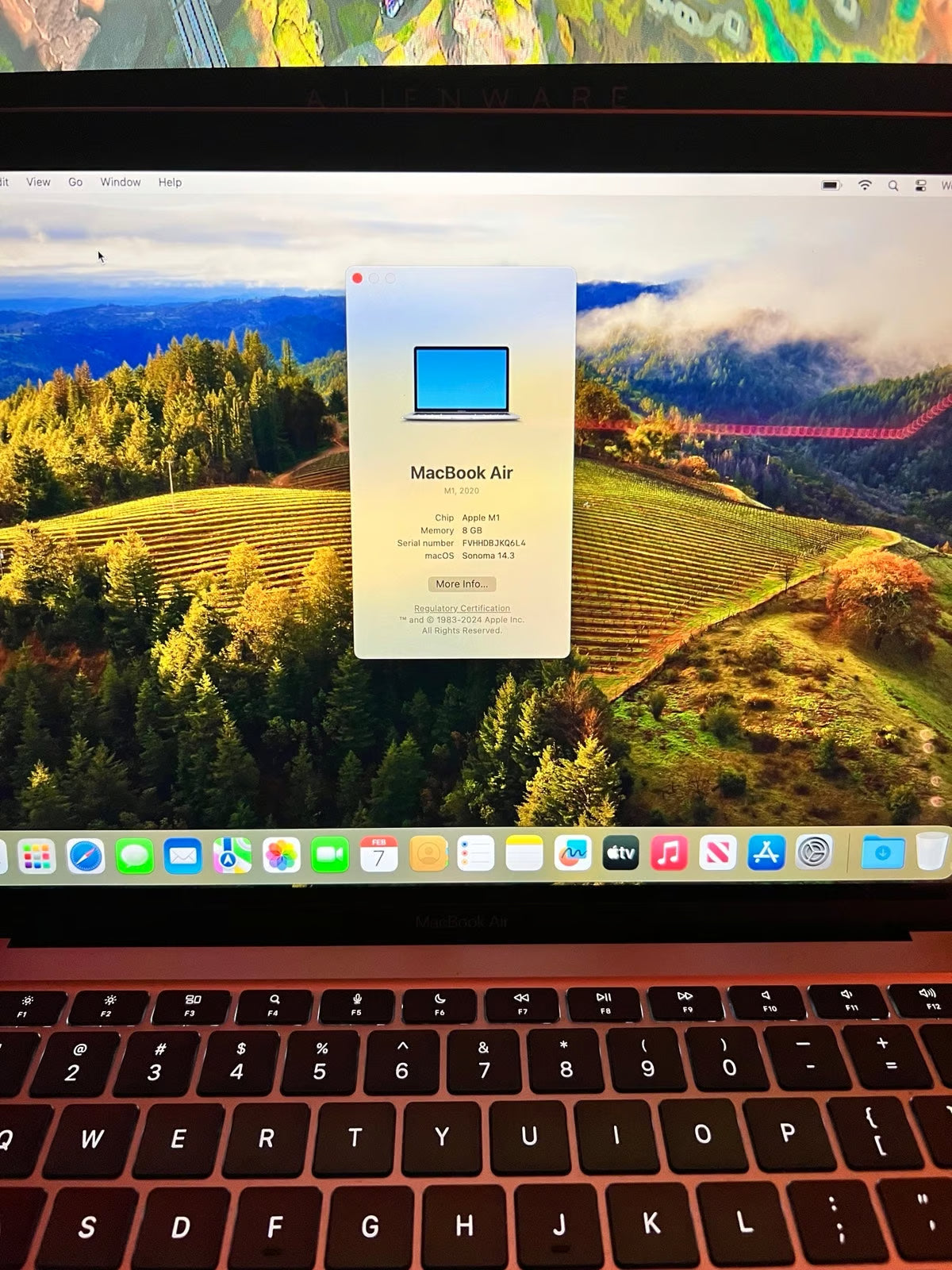 MacBook Air 13 inch m1 chip 8gb 7Y69