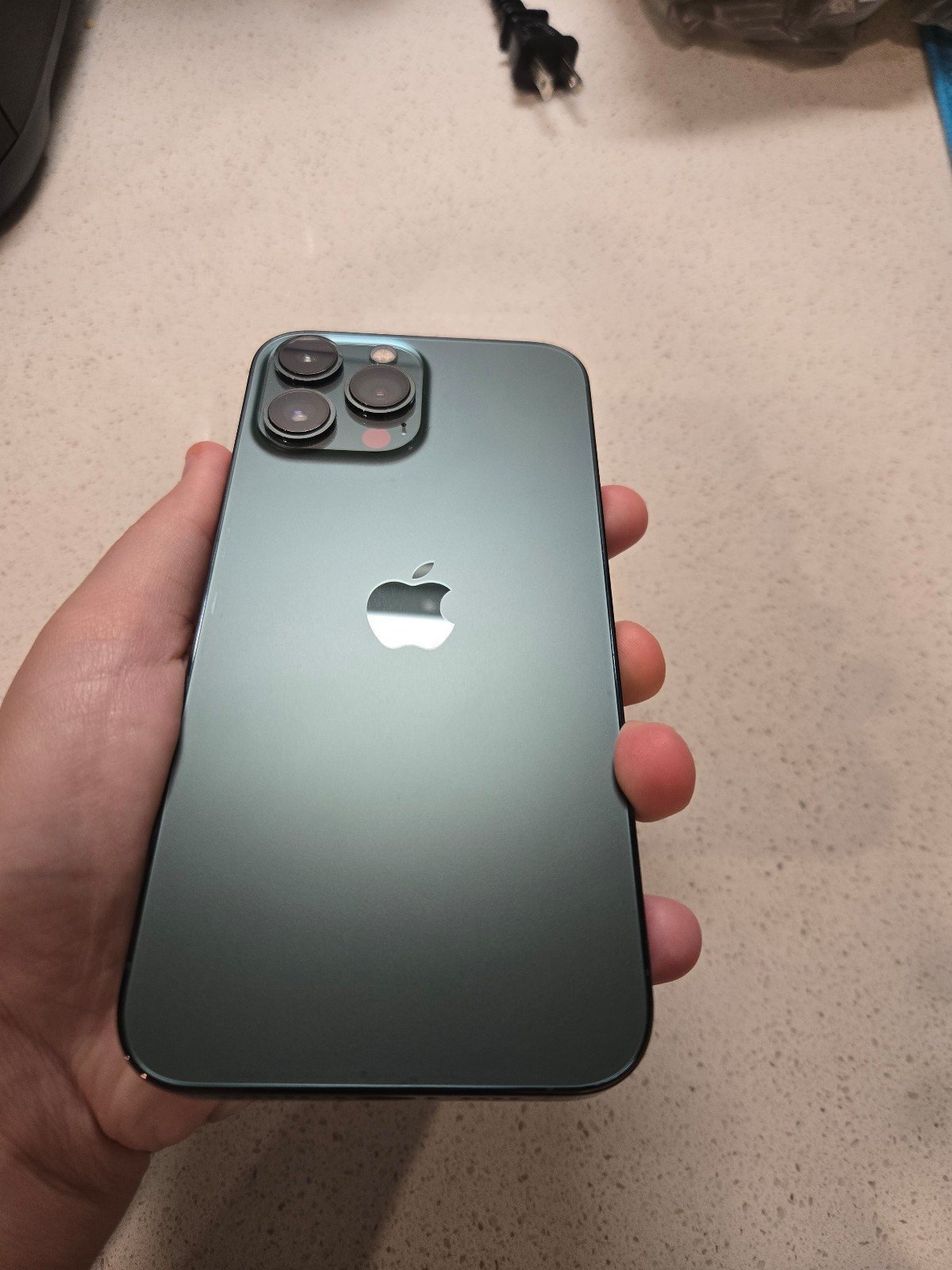 Reserved!! Unlocked Iphone 13 Pro Max 256 GB Alpine Green 9U21