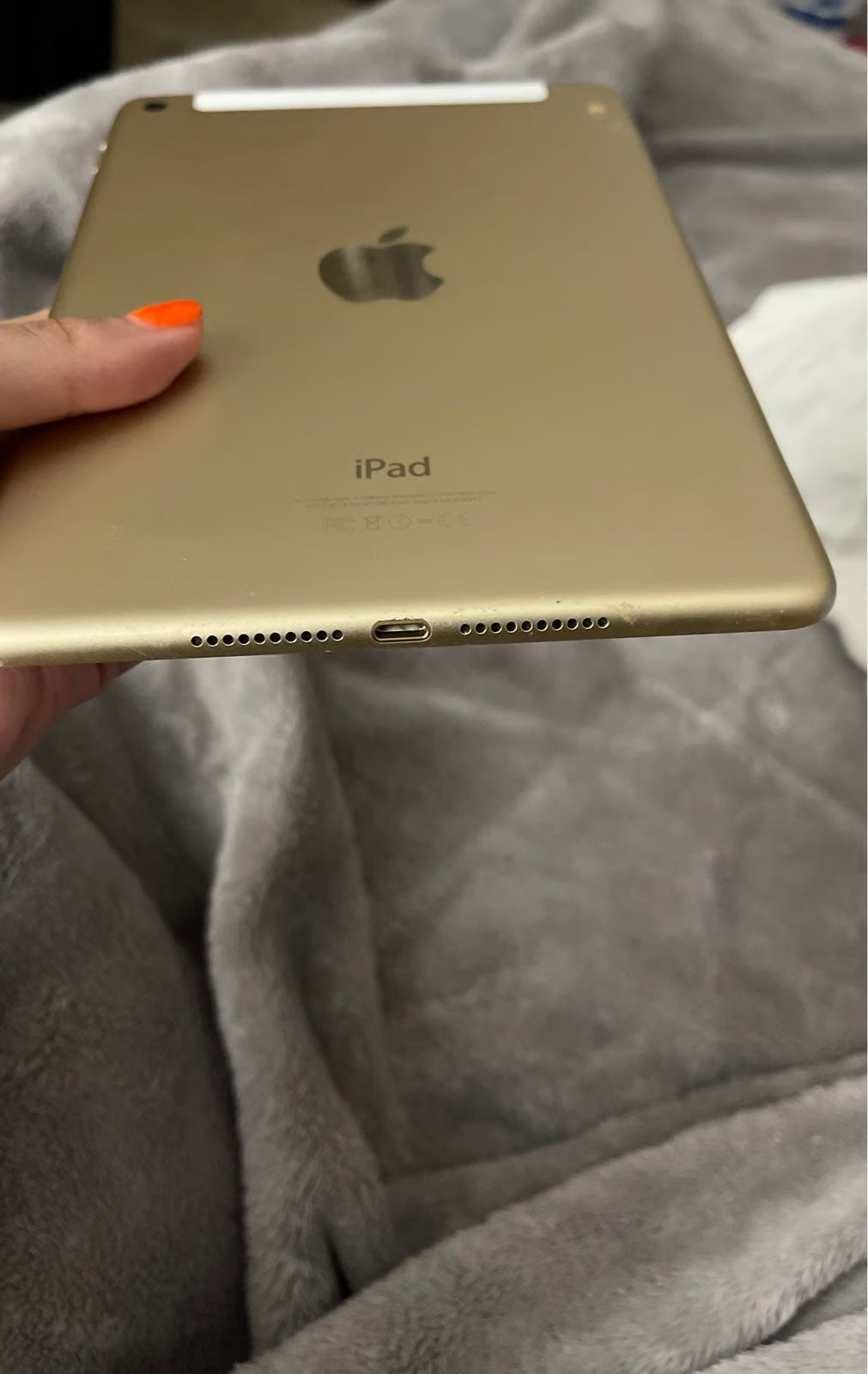 Ipad mini 4. Wifi + cellular 6J15