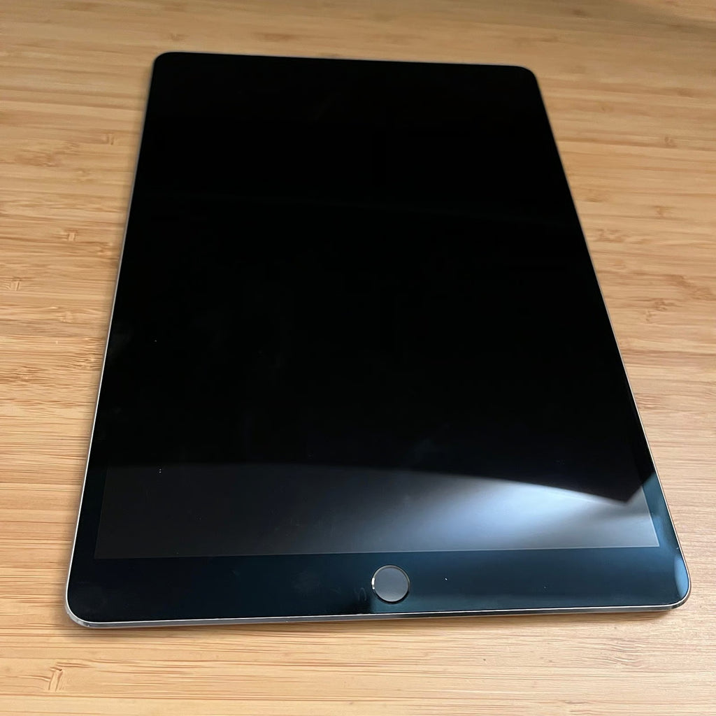 Apple Ipad Pro 10.5"" 256GB Space Gray with Smart Case/Keyboard 9J75