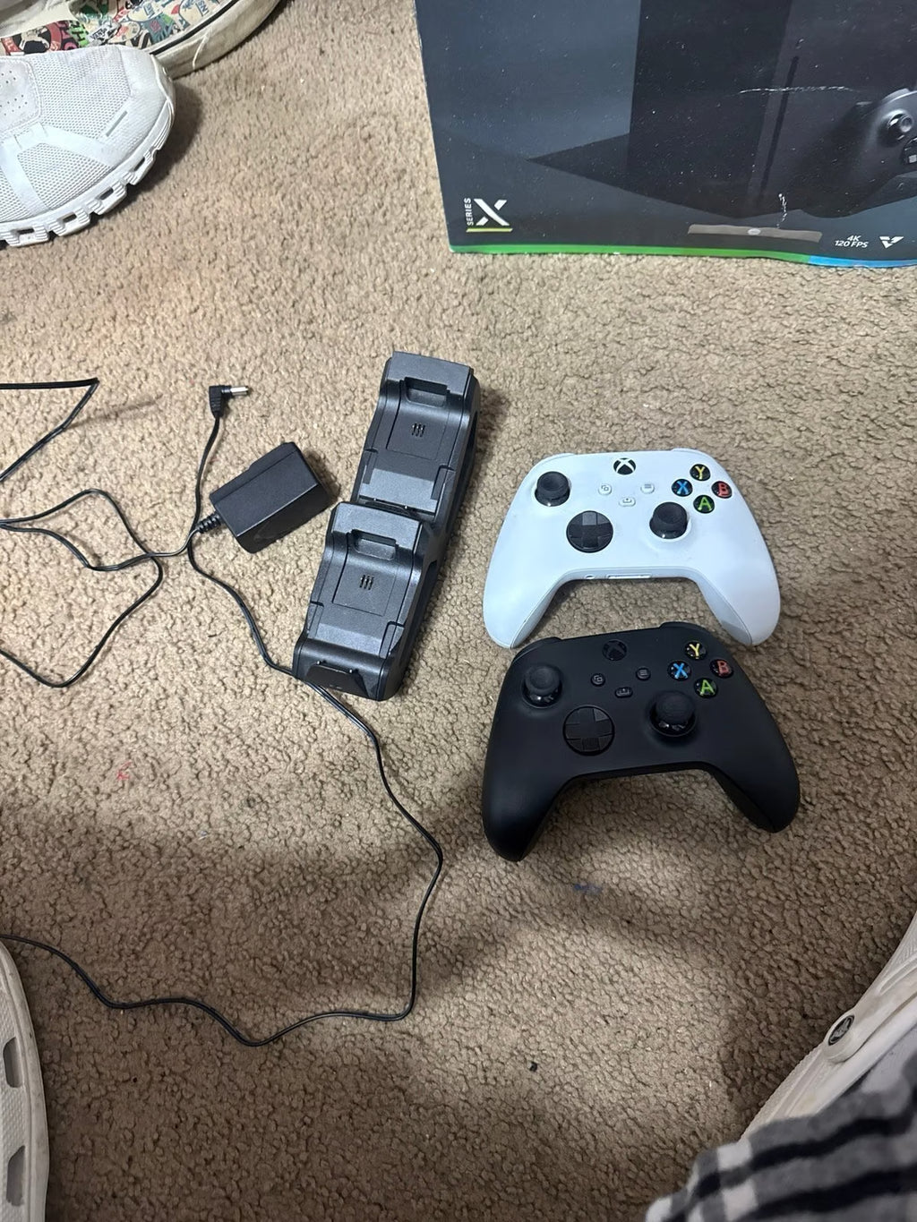 Xbox Series X w/ 4 controllers and 2 charging stands 2Q28