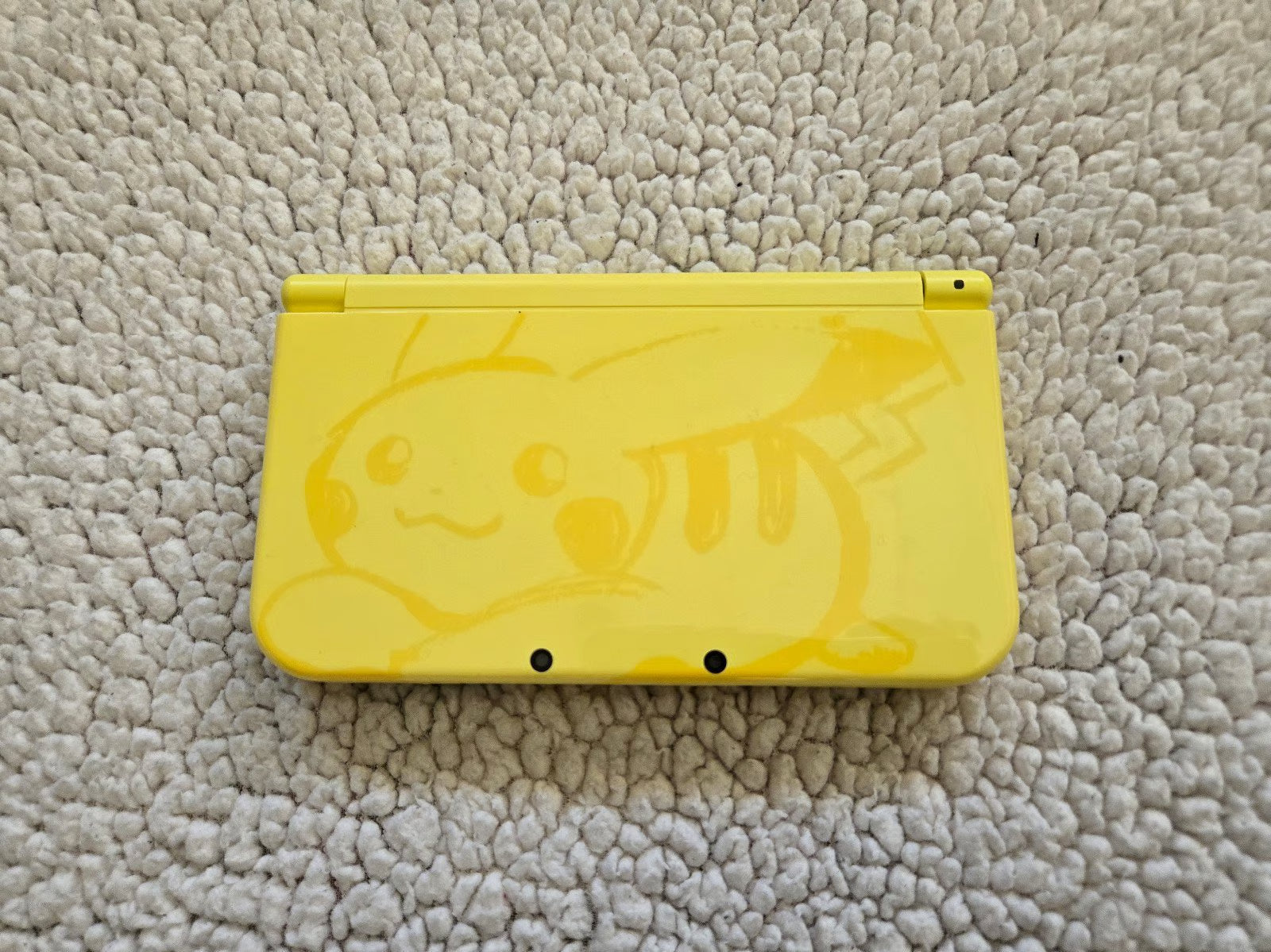 New Nintendo 3DS XL Pikachu in Yellow with 128gb SD Card, Charger and Stylus