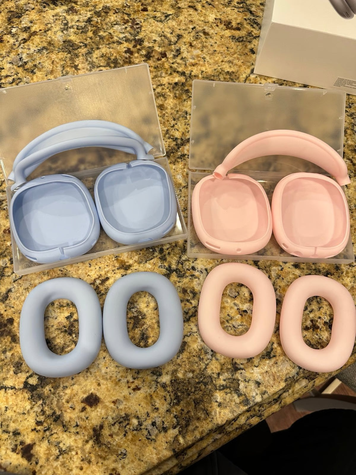Apple AirPods Max sikver with three cases 8A16