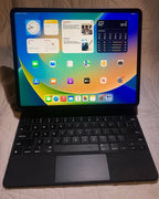 Apple iPad Pro 3rd Generation 12.9 inch + Cellular and Keyboard 8C82