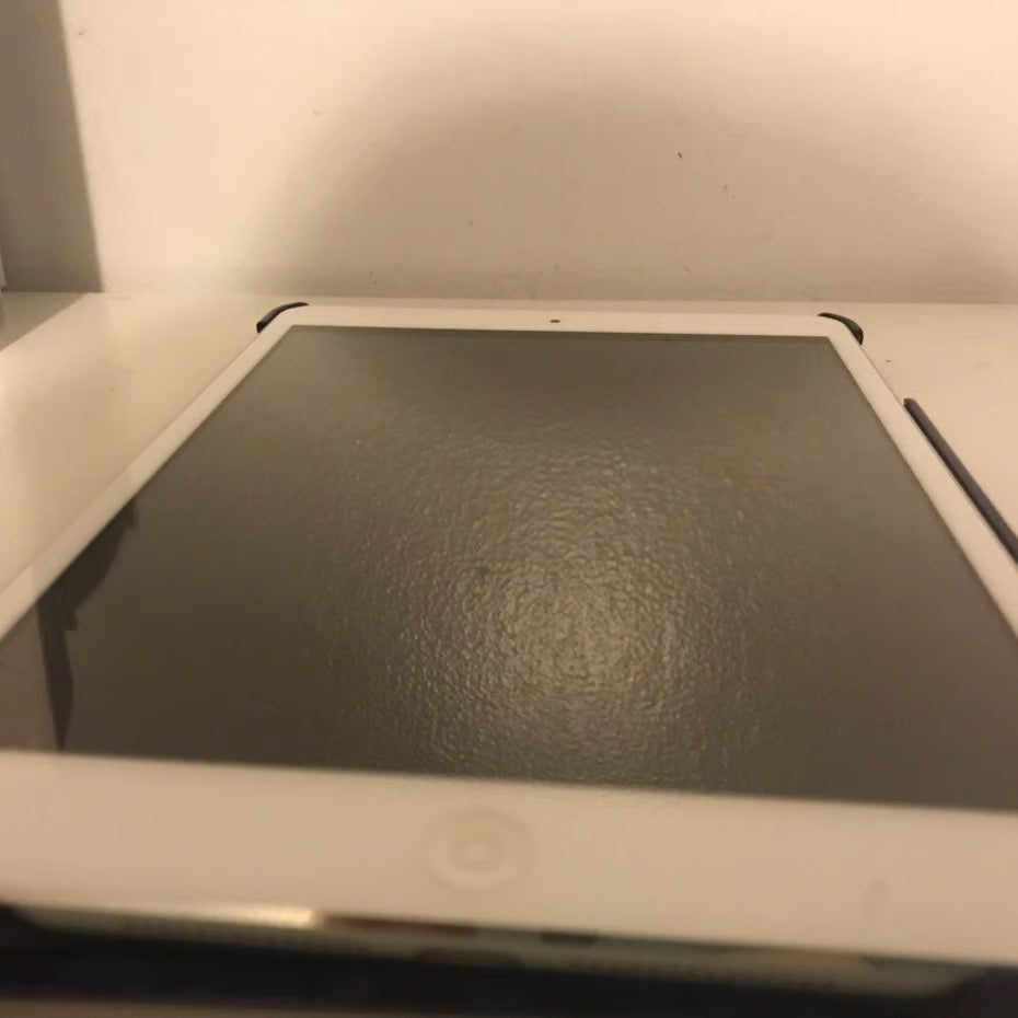 iPad Mini -- GREAT Condition 2D23