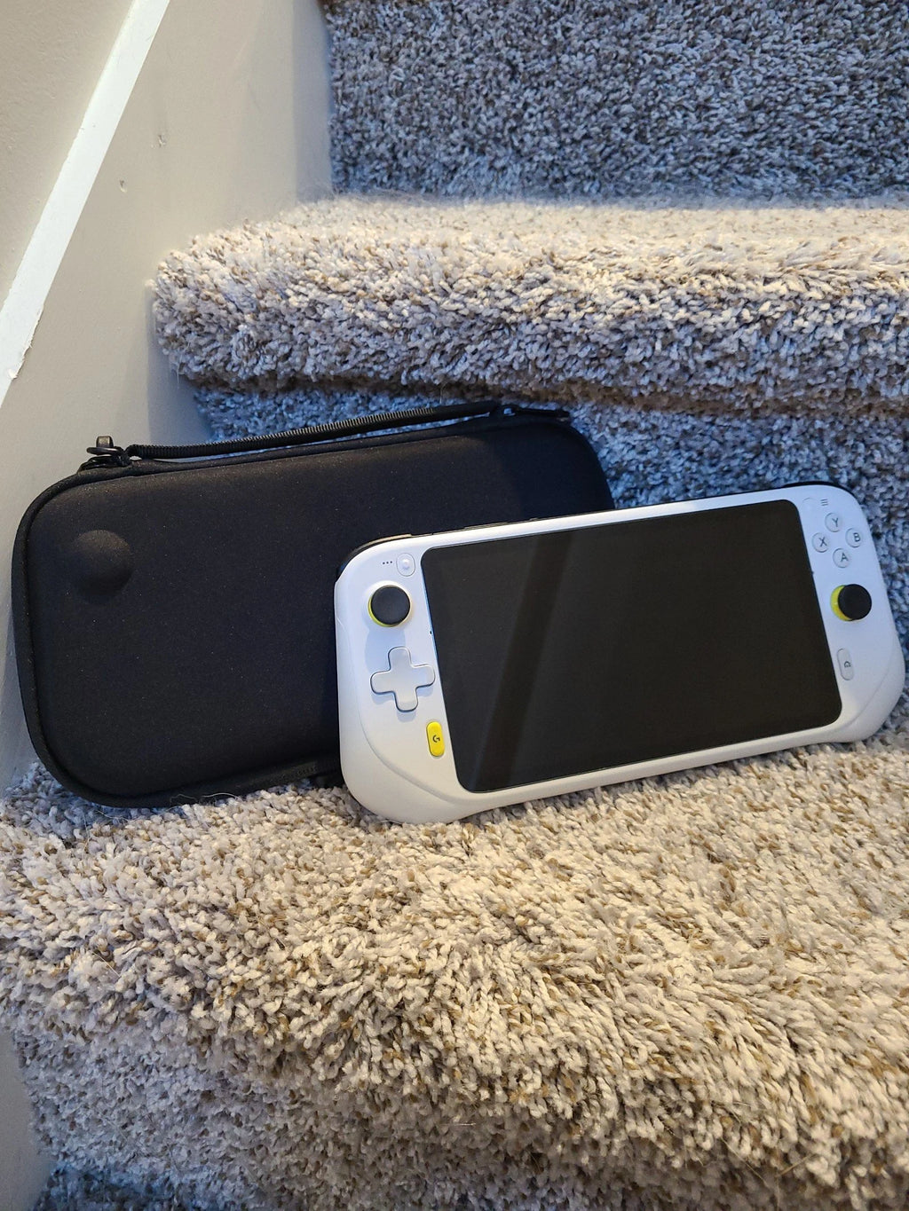 Logitech G Cloud Video Game Handheld - Xbox / PS5 Streaming and Emulation 1N21