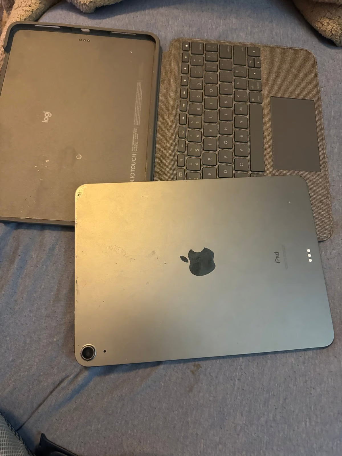 ipad air 4th gen + pen +  keyboard case 8P32