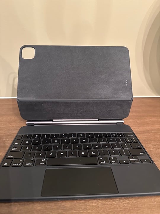 iPad Pro 11-inch (3rd Generation) Bundle 7L85