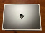 M2 MacBook Air 13 in 256gb 16gb Ram 8L83