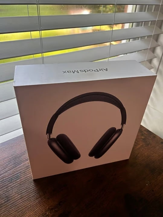 Apple Airpods Max Headphones with smart case 2H19