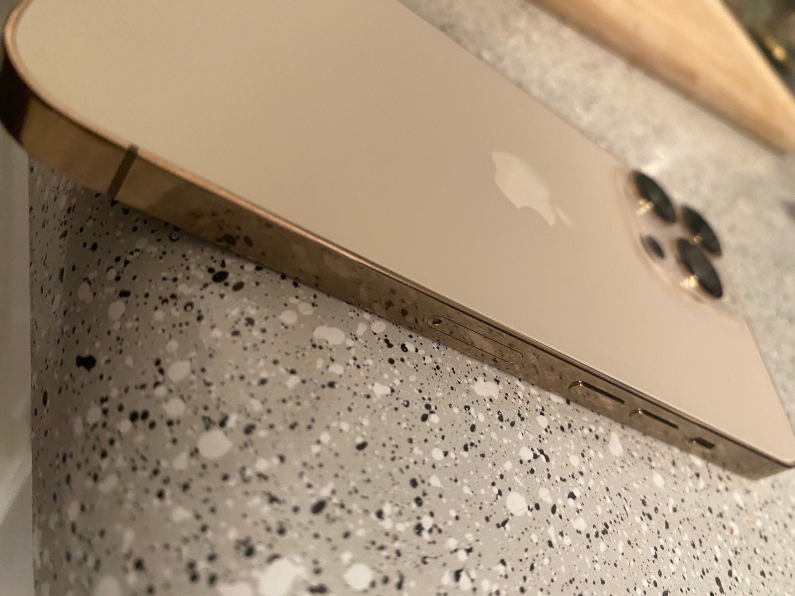 Apple iPhone 13 Pro 128 GB in Gold 2L68