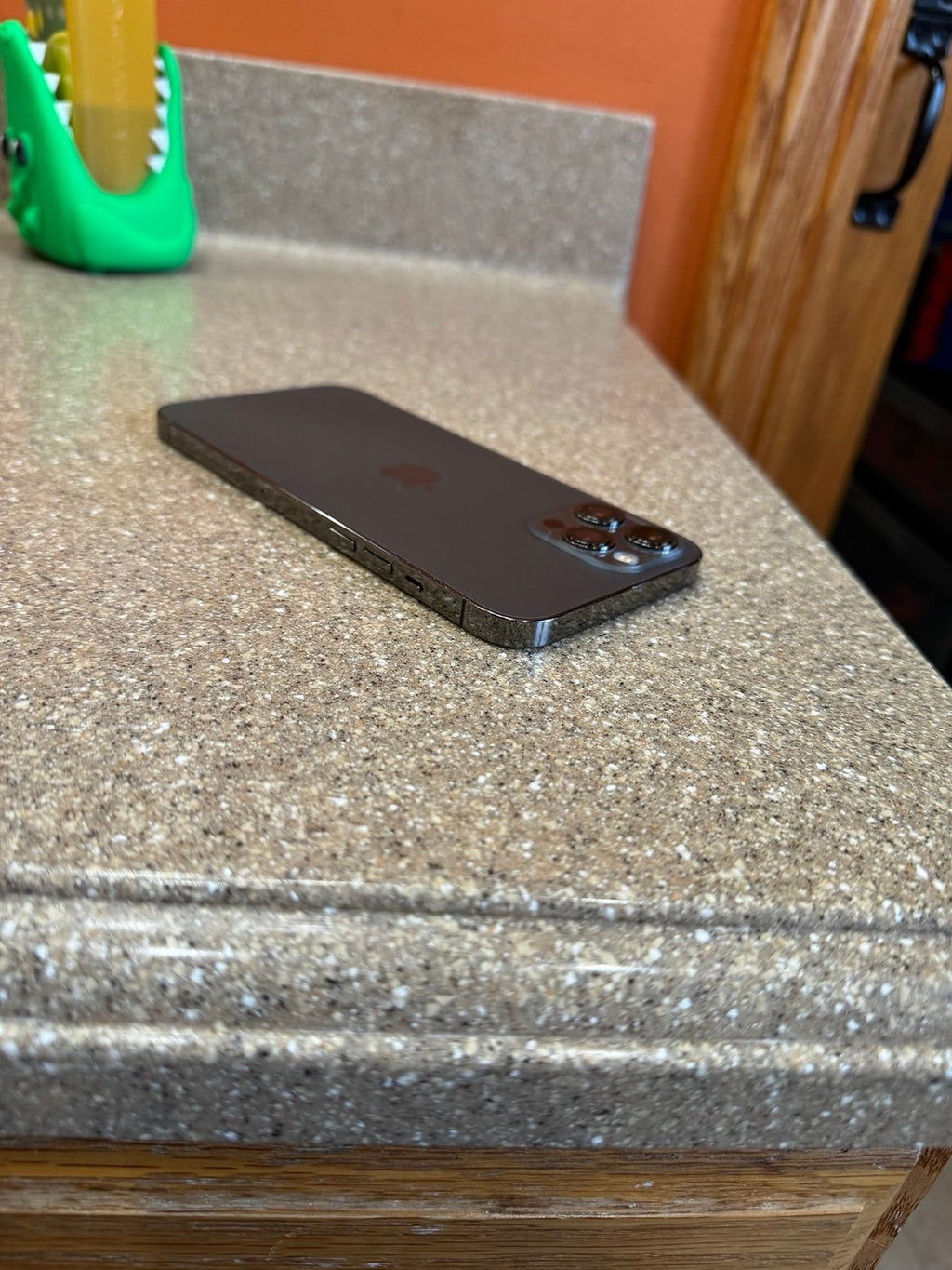 UNLOCKED iPhone 12 Pro Max 8P82