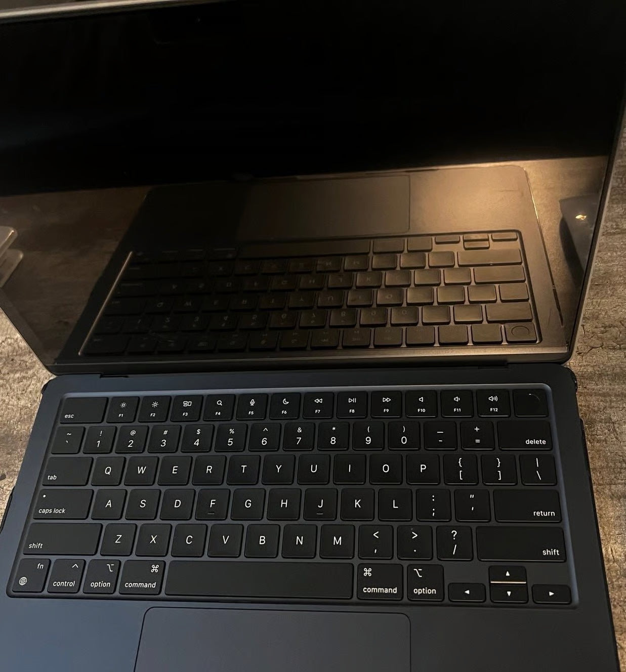 Apple MacBook Air with M2 chip 13-6 inch Bundle 2N32