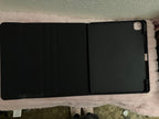 iPad Pro 12.9�?(6th Gen) - Great Condition + Keyboard 6M66