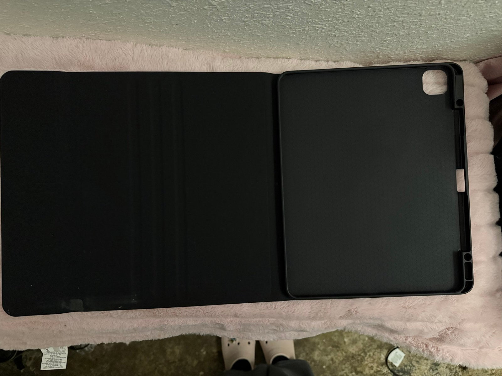 iPad Pro 12.9�?(6th Gen) - Great Condition + Keyboard 6M66