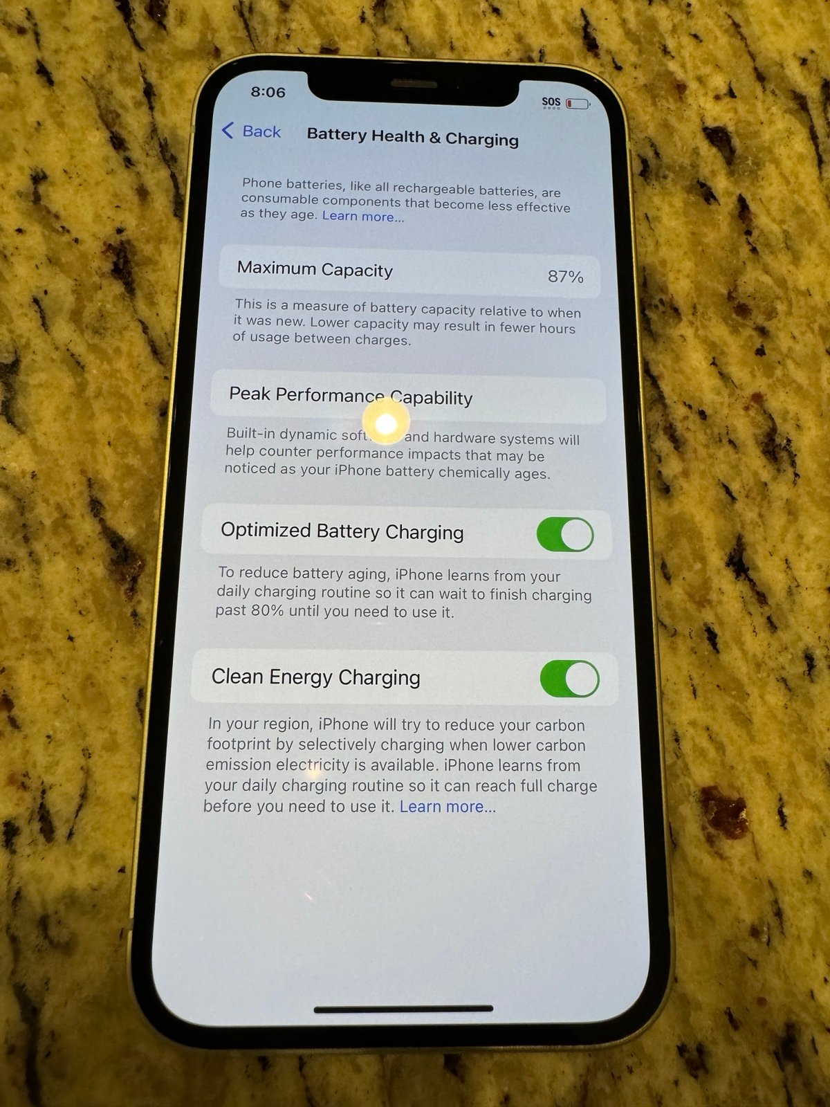 Apple iPhone 12 128 GB in Green 8T75