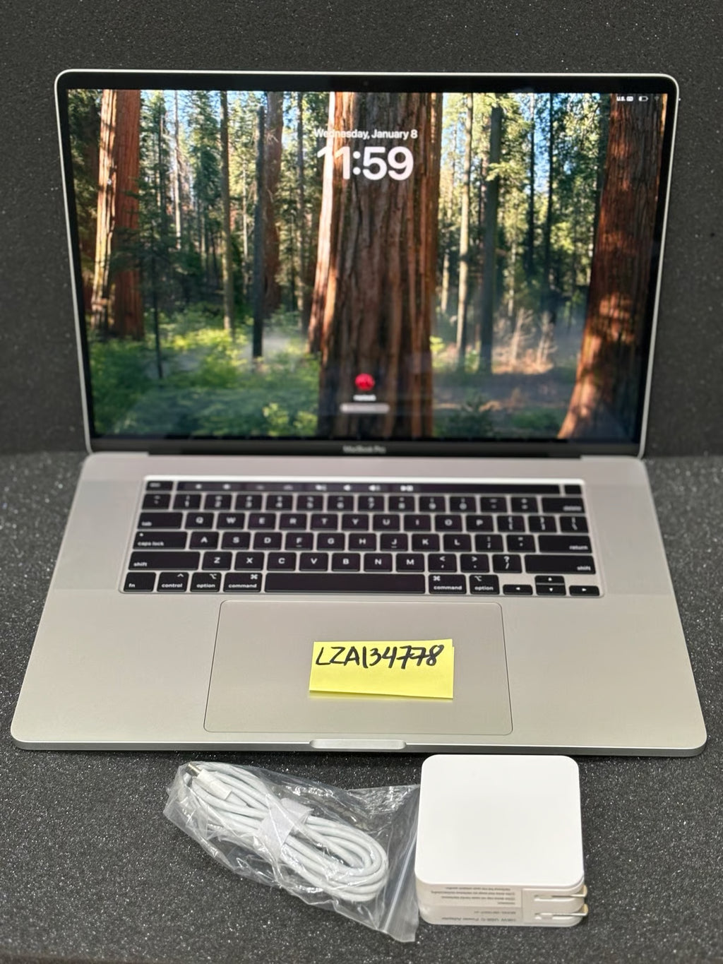 MacBook Pro 16 2019 i7 32gb RAM 512 gb ssd silver 6B96