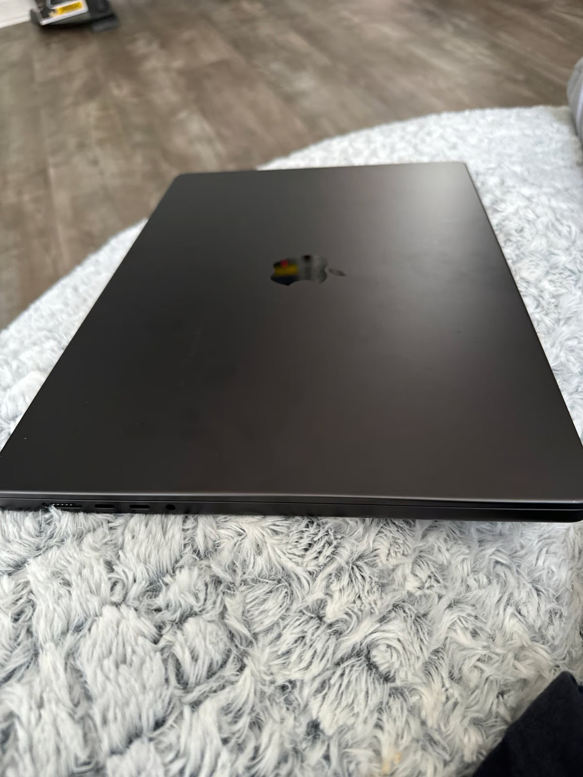 macbook pro 16 inch 1O97