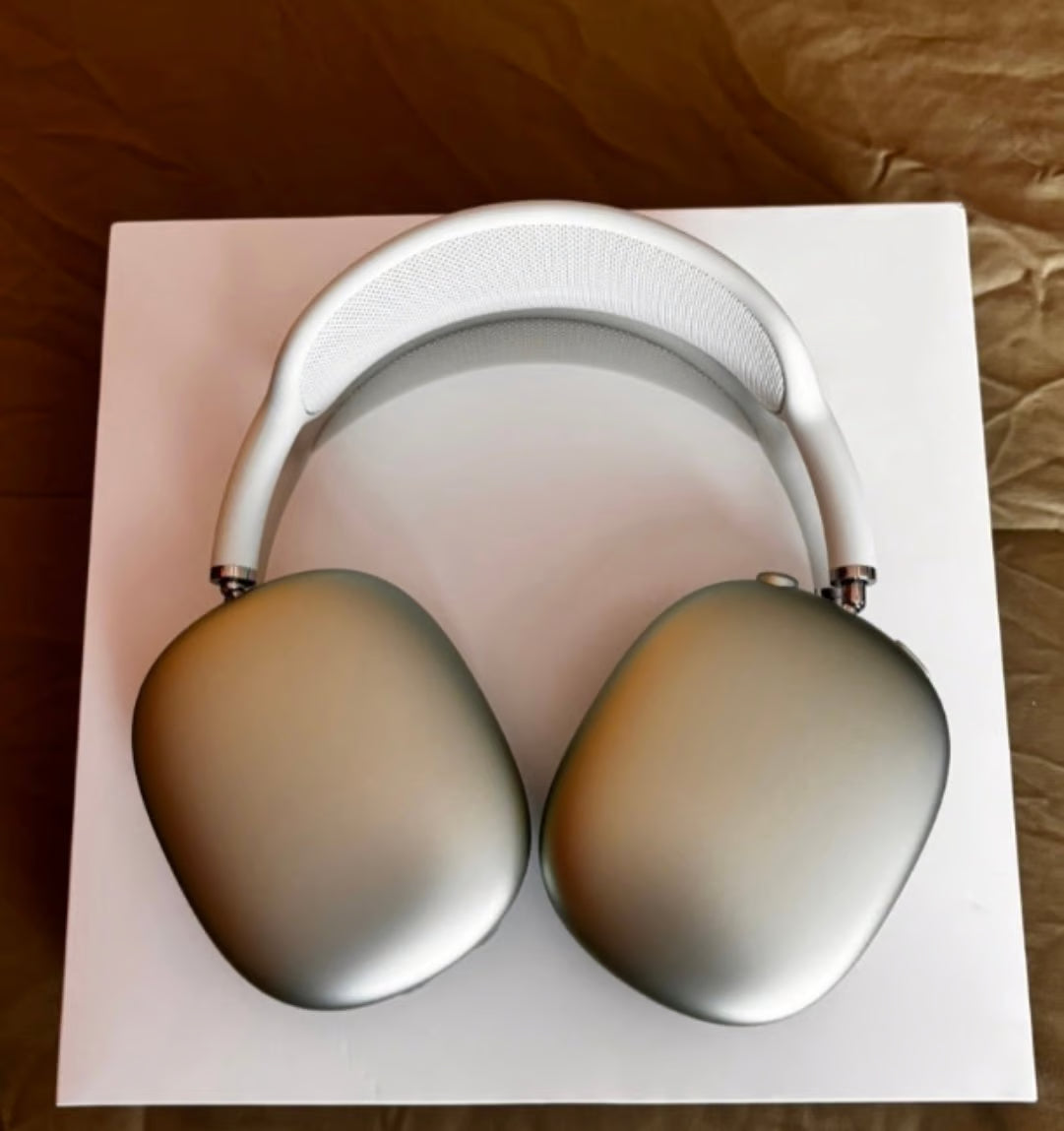 Apple AirPods Max with Smart Case in Green 6Y12