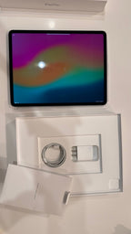 Apple iPad 12.9-inch iPad Pro (6th Gen) Wi-Fi + Cellular 128GB with accessories 5A73