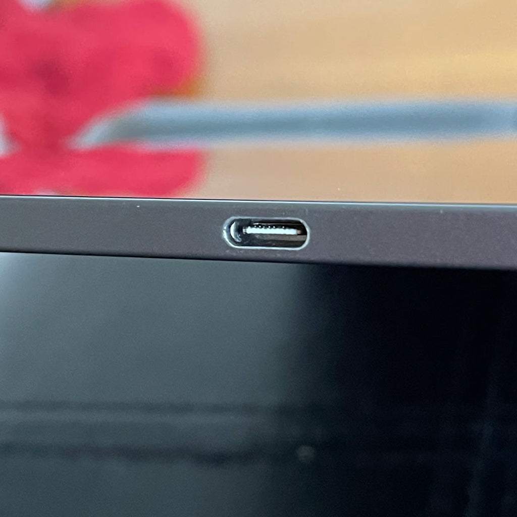 iPad Pro 11�?64gb wifi/cellular w/case 2C29