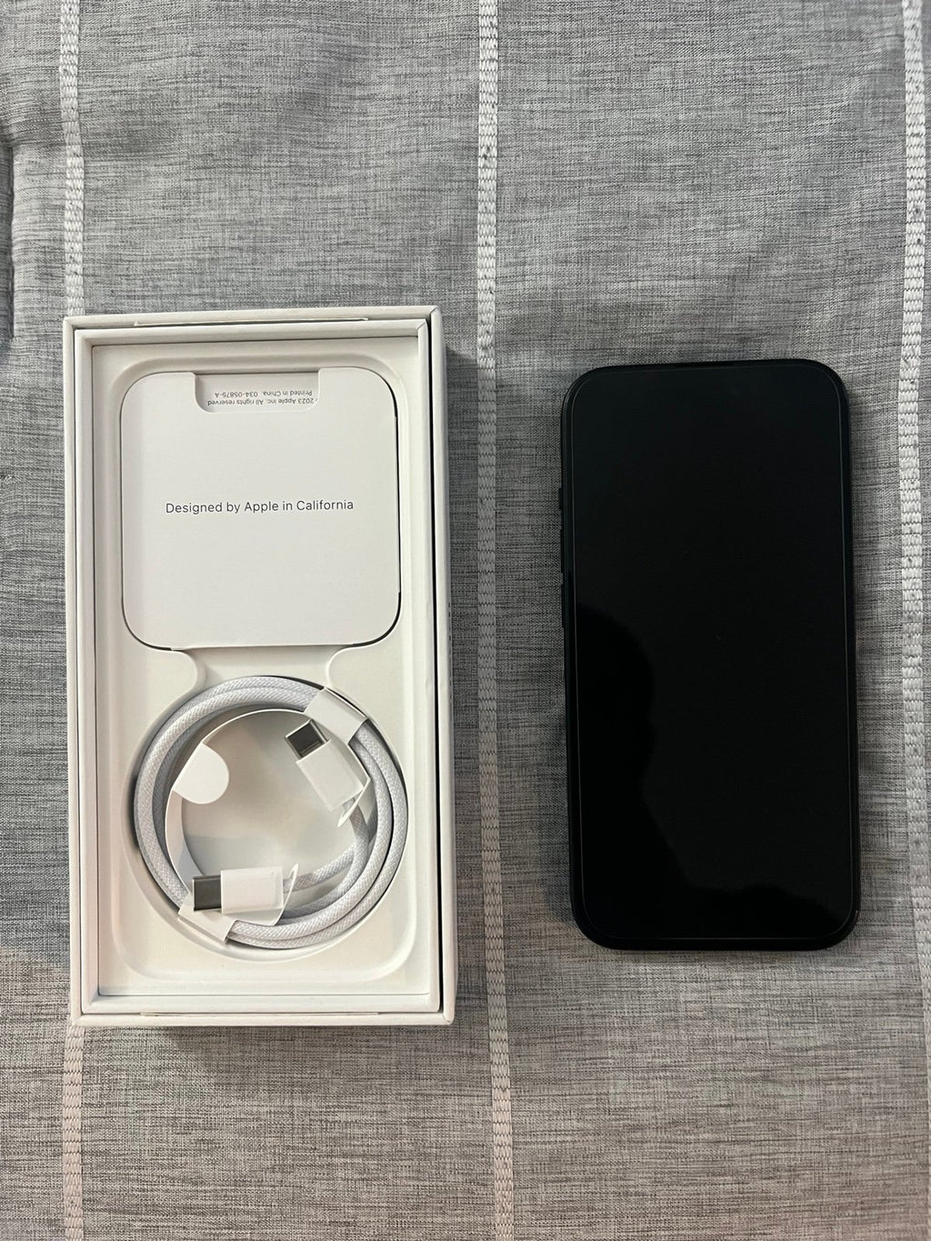 Apple iPhone 15 128 GB in Black 7W95