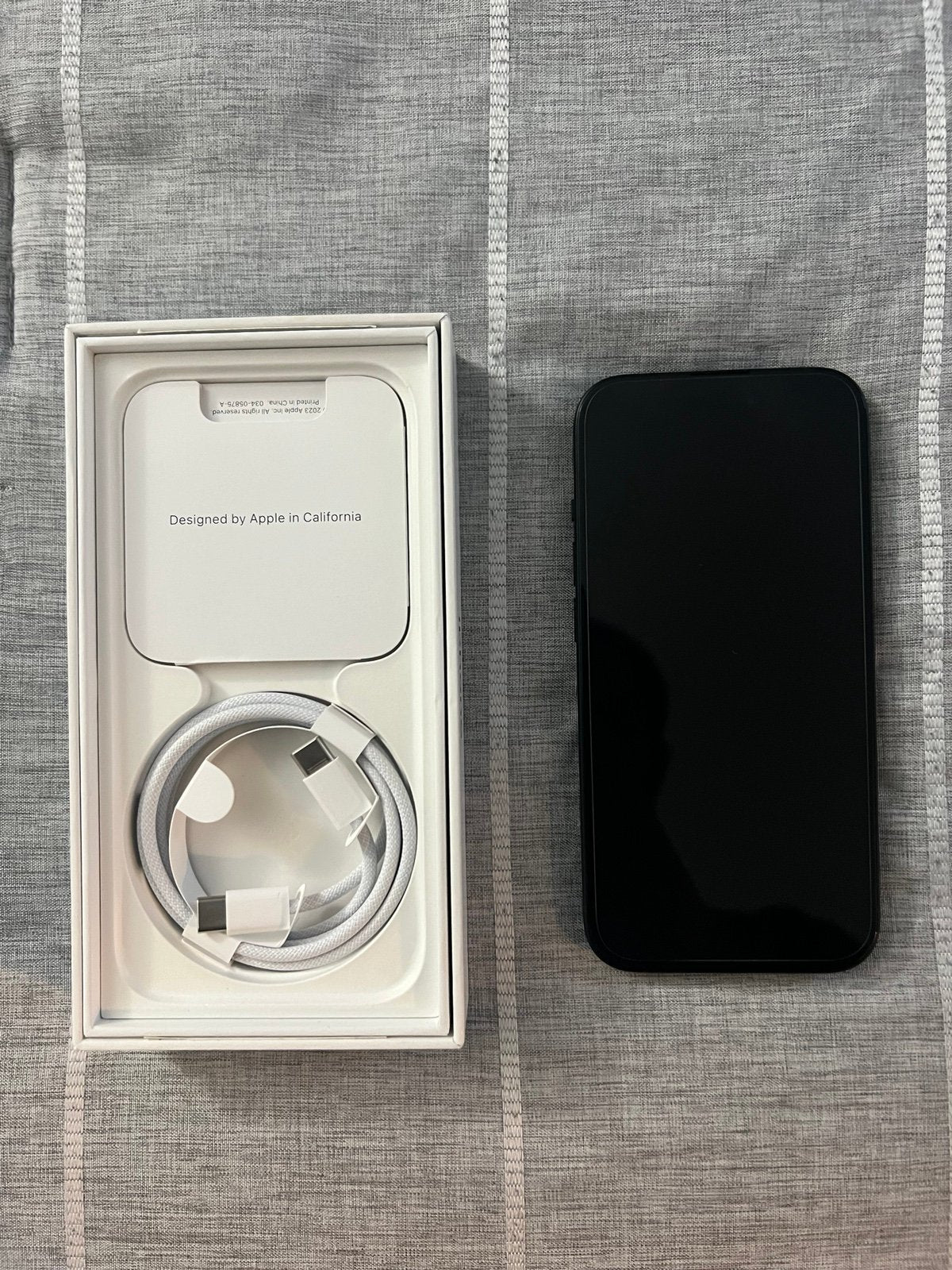 Apple iPhone 15 128 GB in Black 7W95