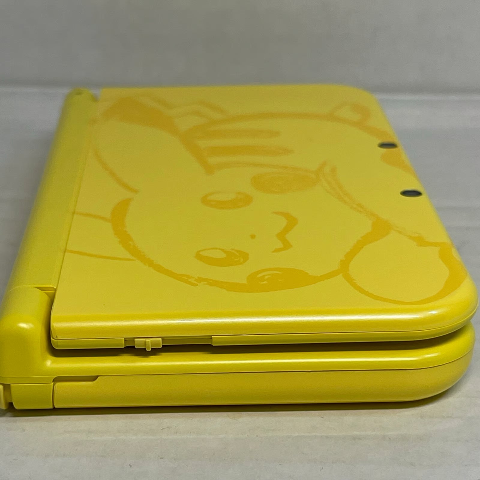 New Nintendo 3DS XL Pikachu in Yellow