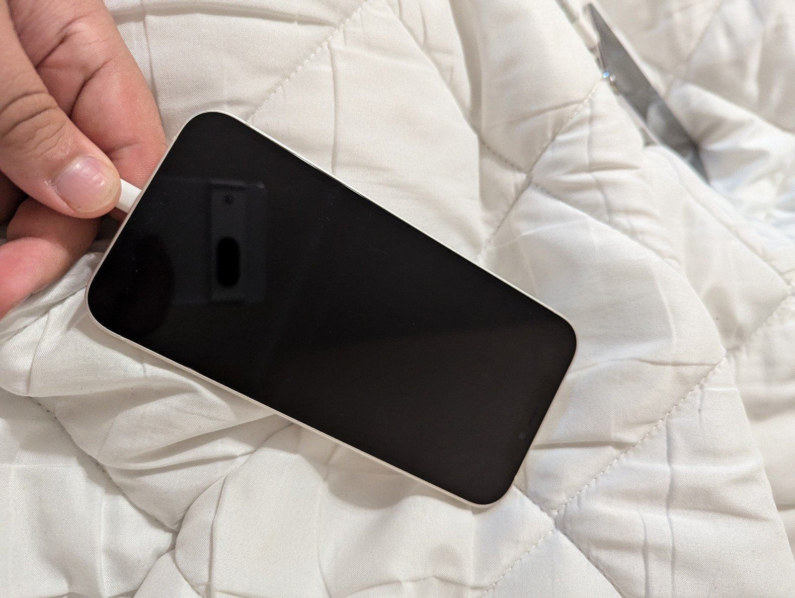 Apple iPhone 12 128 GB in White 8Y76